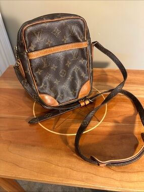 Authentic Louie Vuitton Monogram Trocadero variant (late 1980s/early 1990s).